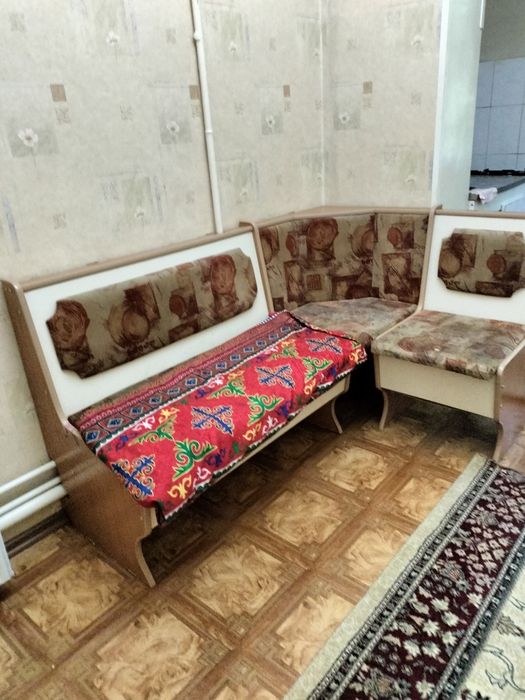Угловой кухонный диван