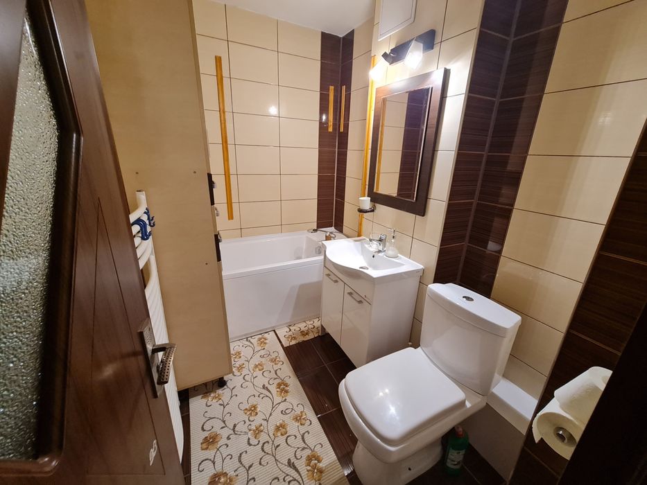 Proprietar, inchiriez ap 3 camere in Tractorul