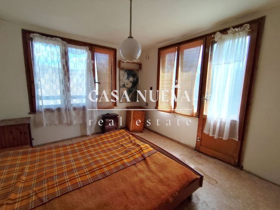 Къща в с.Реяновци, гр.Трън