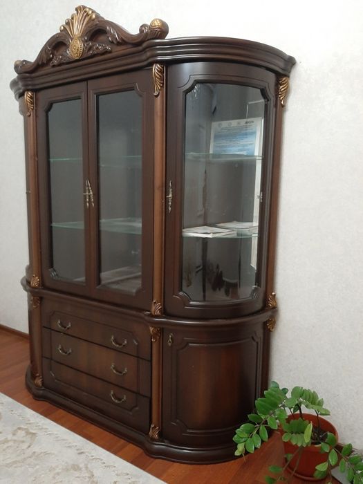 Сервант гостинный