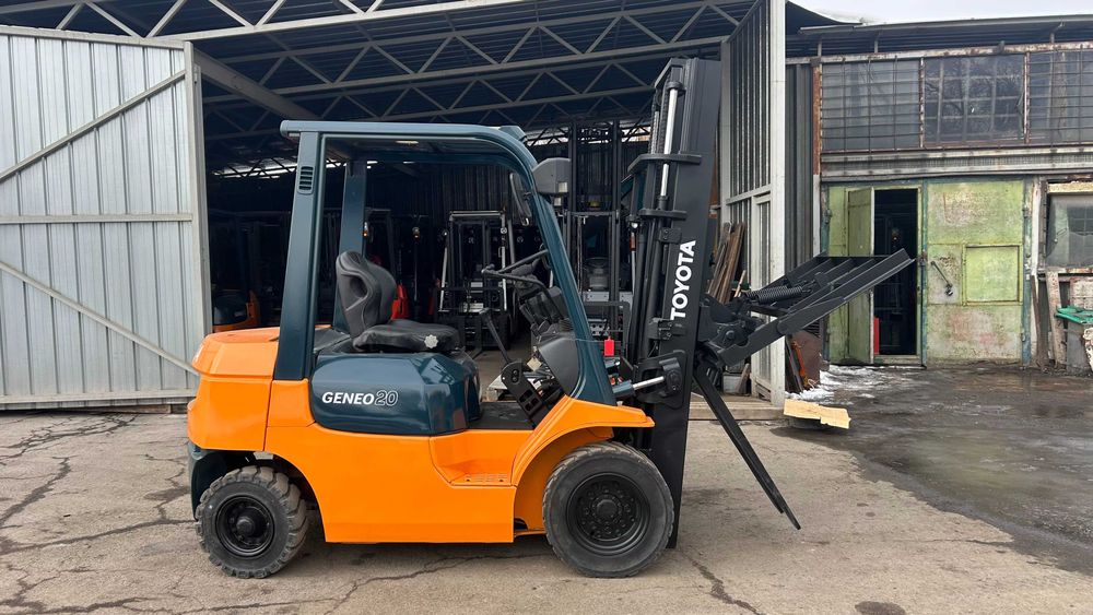 Вилочный погрузчик (кара)