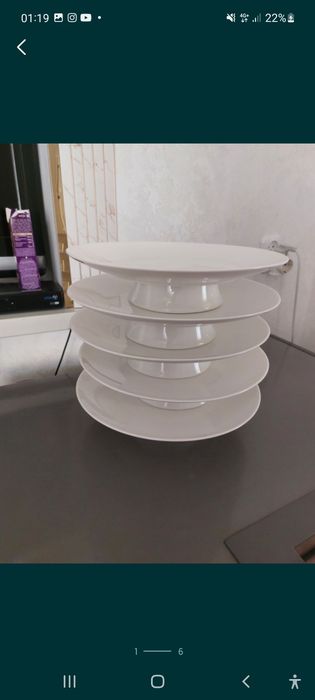 Продам белый форфоровый тортница