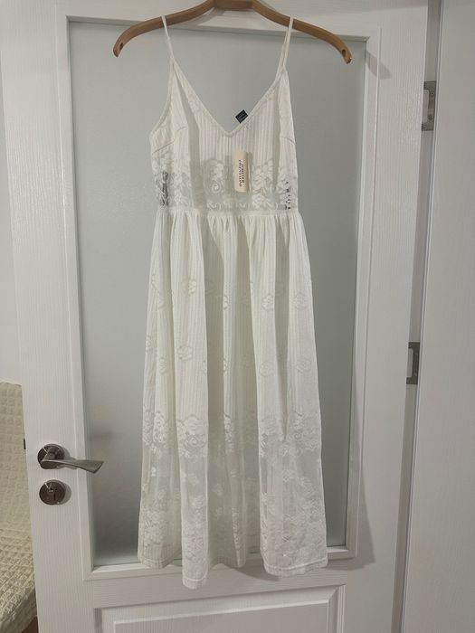 Дантелена рокля с етикет на Forever 21