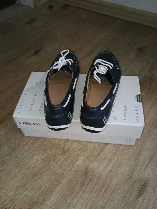 Чисто нови дамски обувки естествена кожа