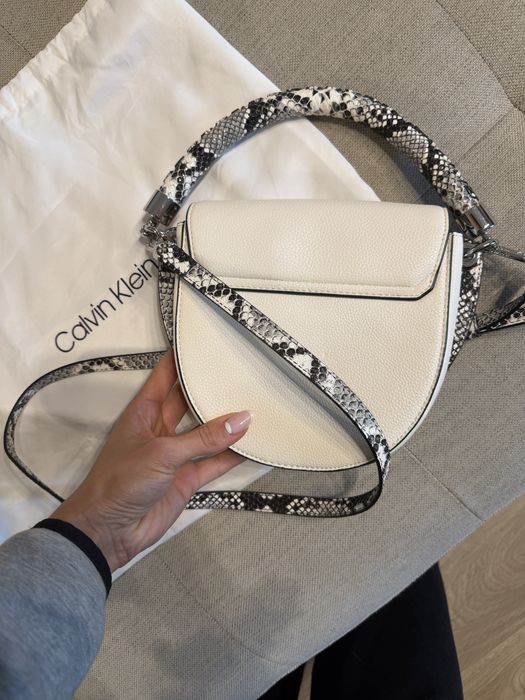 Бяла дамска чанта Calvin Klein