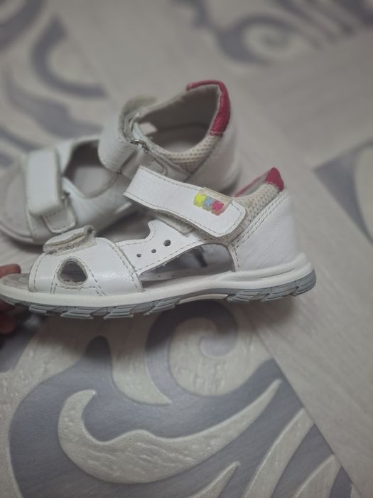 Продам босоножки