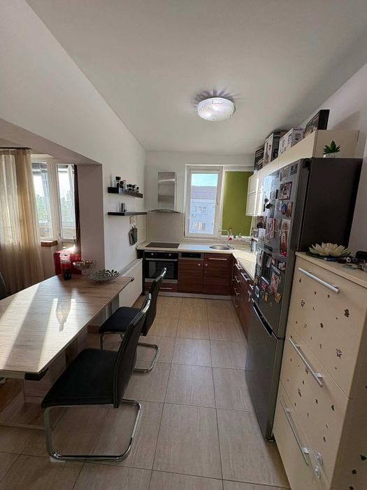 Apartament cu 3 camere de vanzare