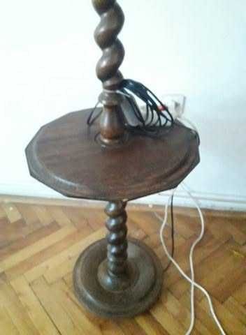Veioza din lemn sculptat