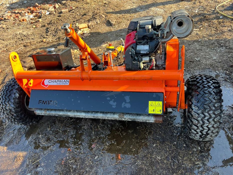 Vand tocatoare resturi vegetale cu motor honda