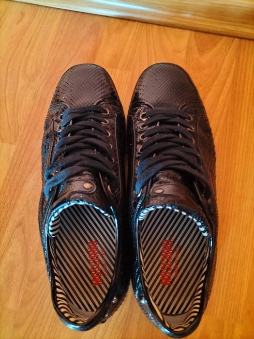 Adidași originali Moschino