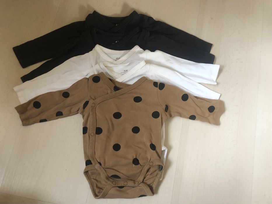 Hainute H&M 62. Bodyuri maneca/scurta, pantaloni, dresuri, caciuli