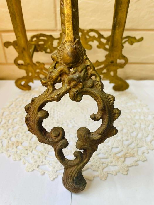 Красива голяма месингова поставка / статив / от Англия за картина