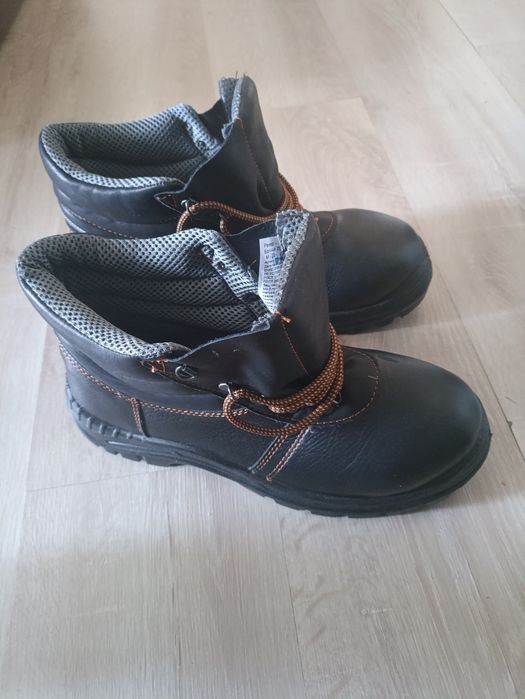 Продам летнюю рабочую обувь