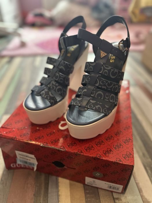 Дамски сандали Guess
