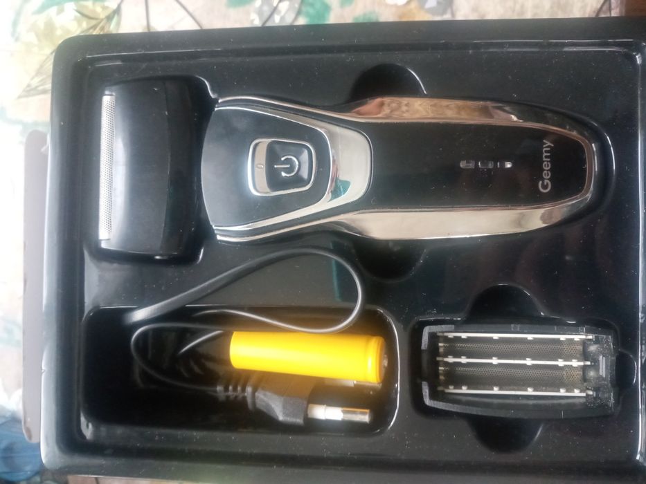 Продам электрическую бритву