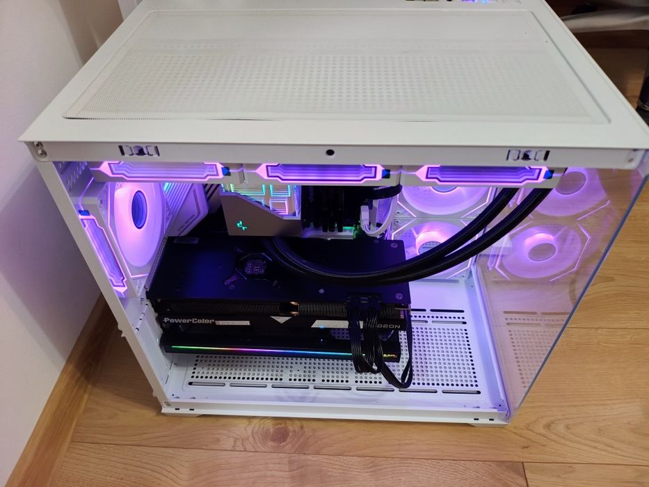 Vând PC Gaming Intel I7 10700K+RX 7700 XT 12gb
