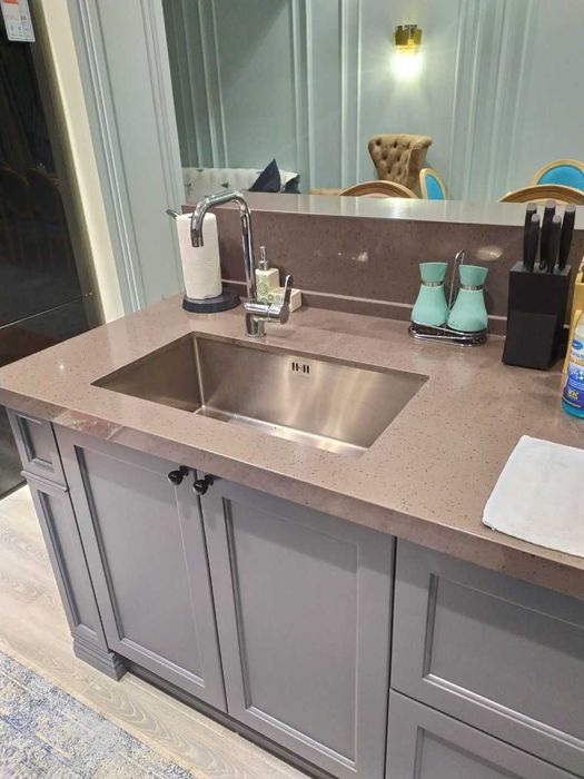 Столешницы из искусственного камня кварц, акрил.