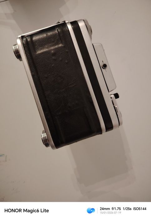 Vând aparat foto PENTACON six TL