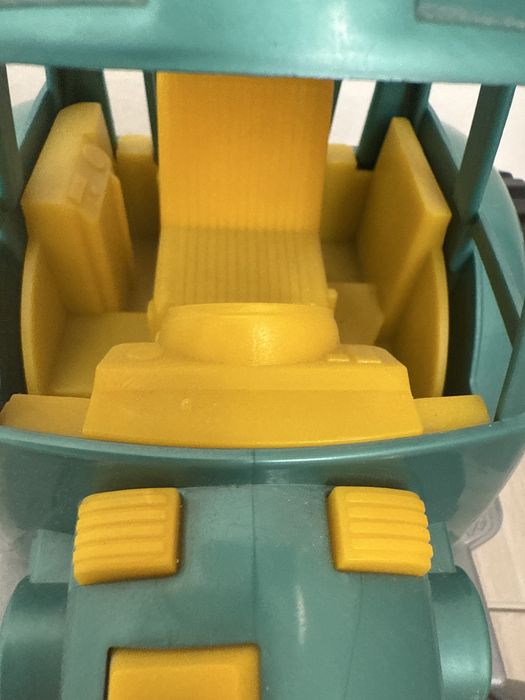 Трактор из прочного пластика 22 см размер