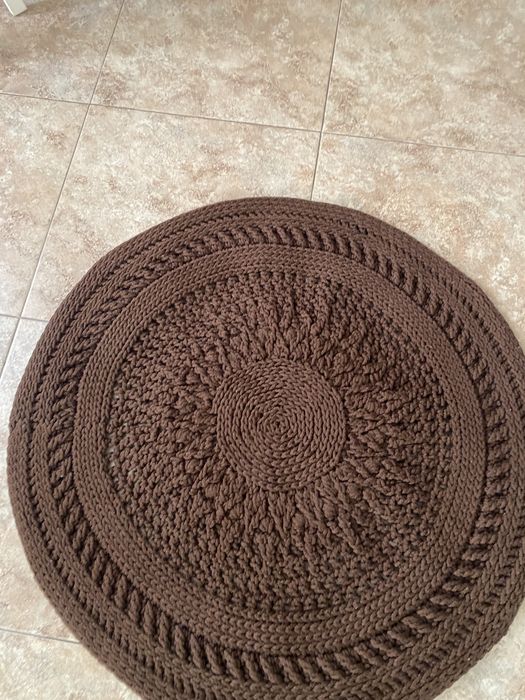 Вязаный коврик, диаметр 95 см