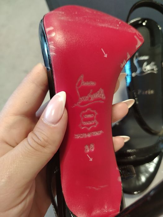 Дамски черни обувки на ток Christian Louboutin