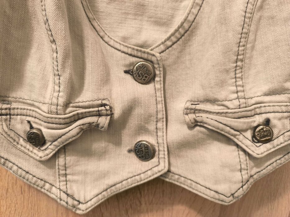 Дамски дънкови елеци с копчета в отлично състояние - 10 лв