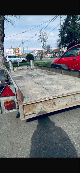 Vand remorca cu sistem de franare