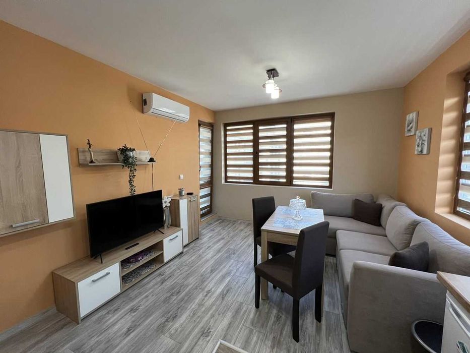 Дава се под наем Двустаен апартамент в Варна, Център - 60 кв.м за 368.73 € - Снимка #2