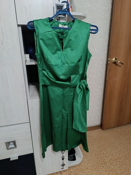 Нарядные женские платья