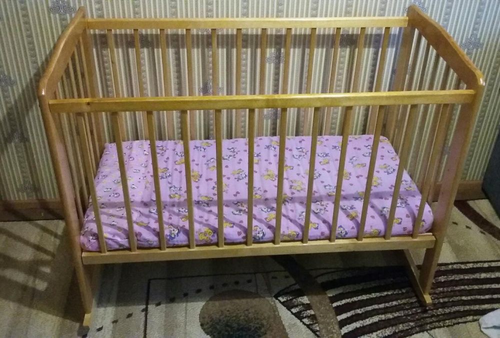 Детская кроватка