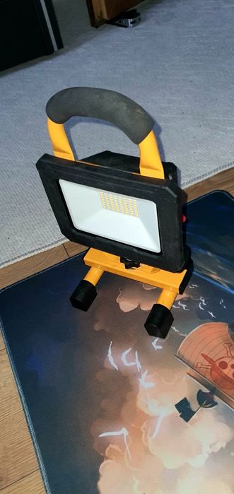 Mini reflector iluminare led cu acumulator