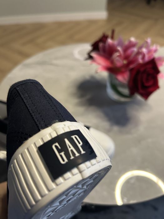 Чисто нови кецове GAP