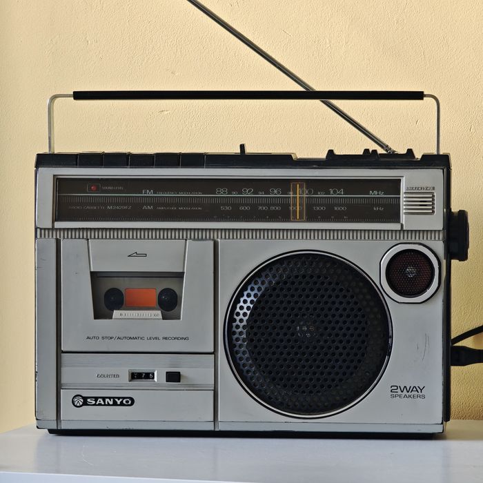 SANYO M2429FZ – винтидж радио‑касетофон, 1982г.