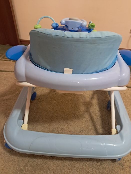 Ходунок, толокар продам.