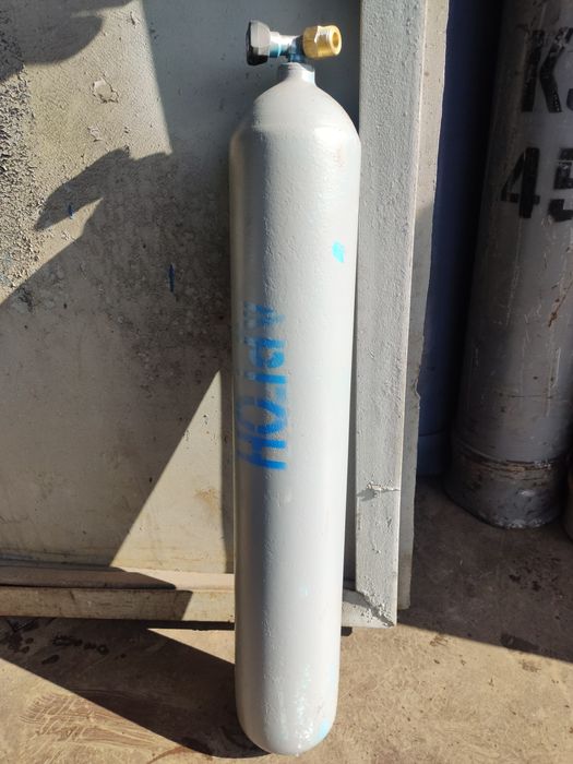 Баллоны под аргон, углекислоту.