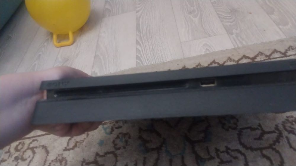 PS4 slim 1 tb za loy