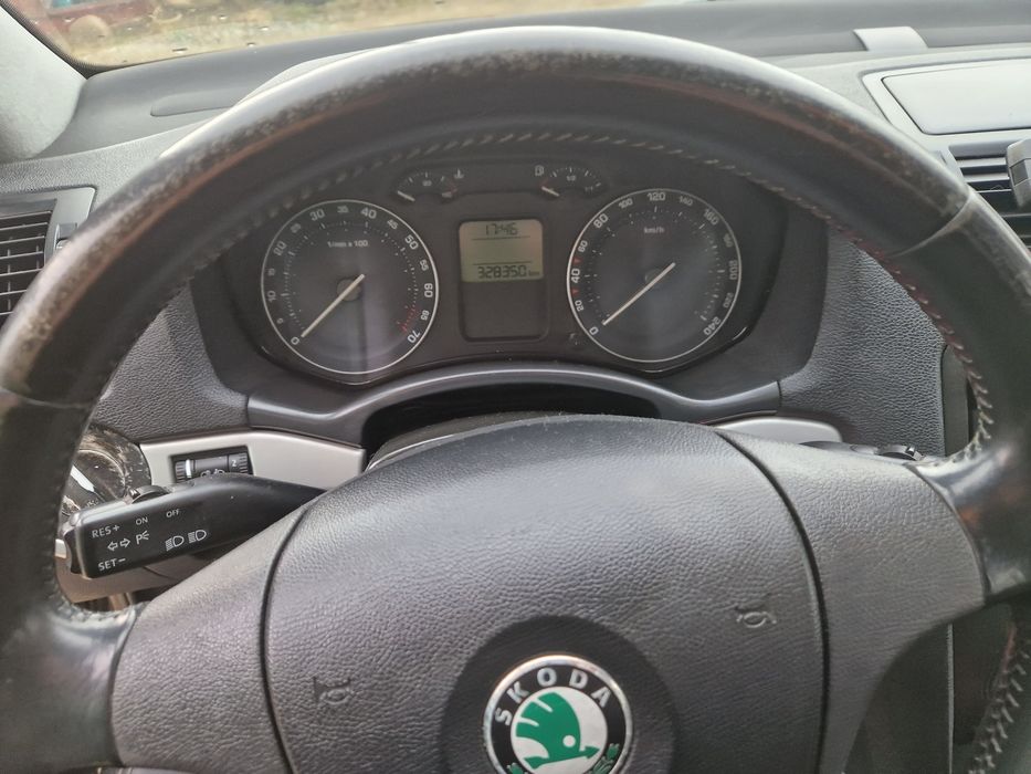 Se vinde masina 2100e ușor negociabilă