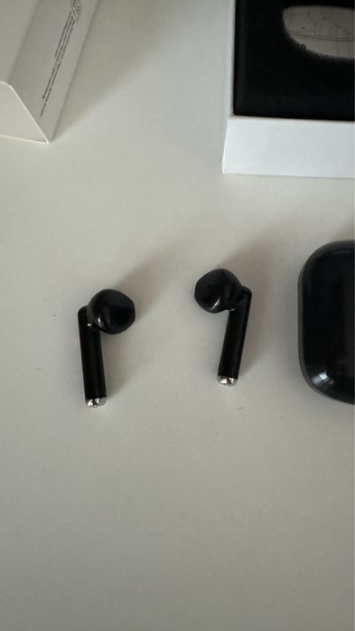 Продавам безжични слушалки MD058A earbuds