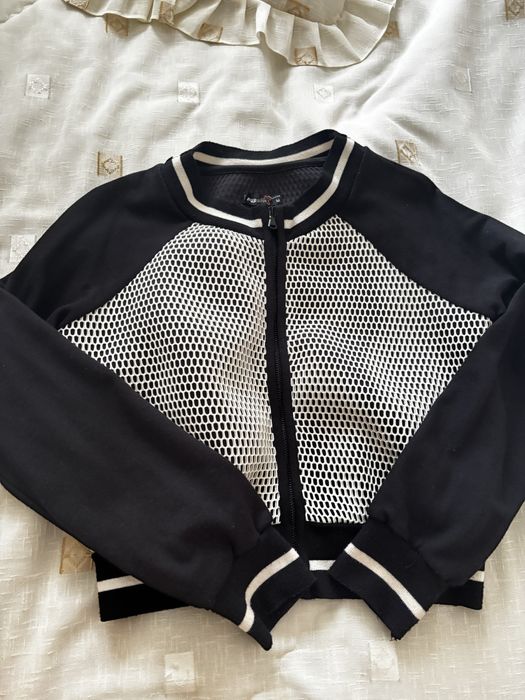 Продавам яке/суичър