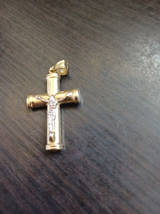 Cruce aur 14 k impecabil
