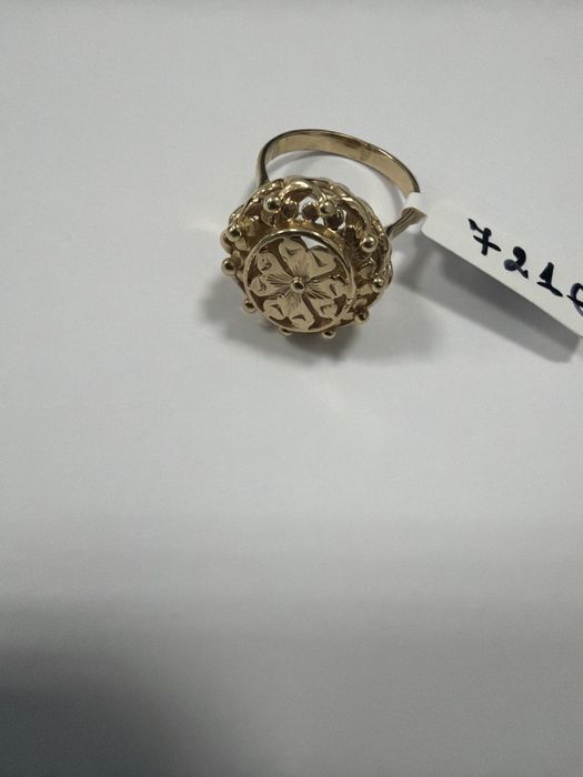 Златен дамски пръстен