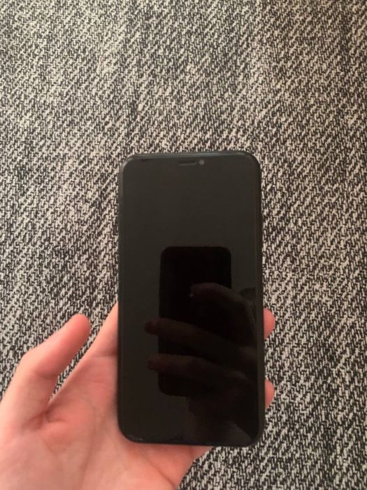 продам айфон xr в хорошем состояний