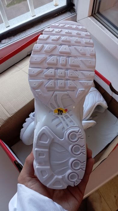 новые Кроссовки Nike air max plus tn white