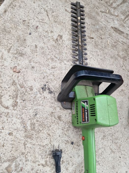 Fierăstrău electric gard viu