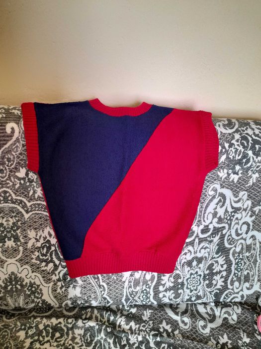 Продавам дамски пуловер 146/72