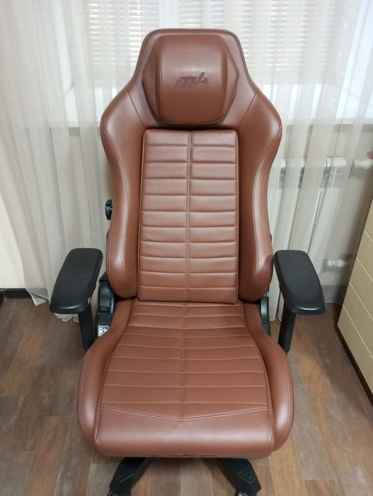 Продам игровое компьютерное кресло DXRacer DMC IA233S C
