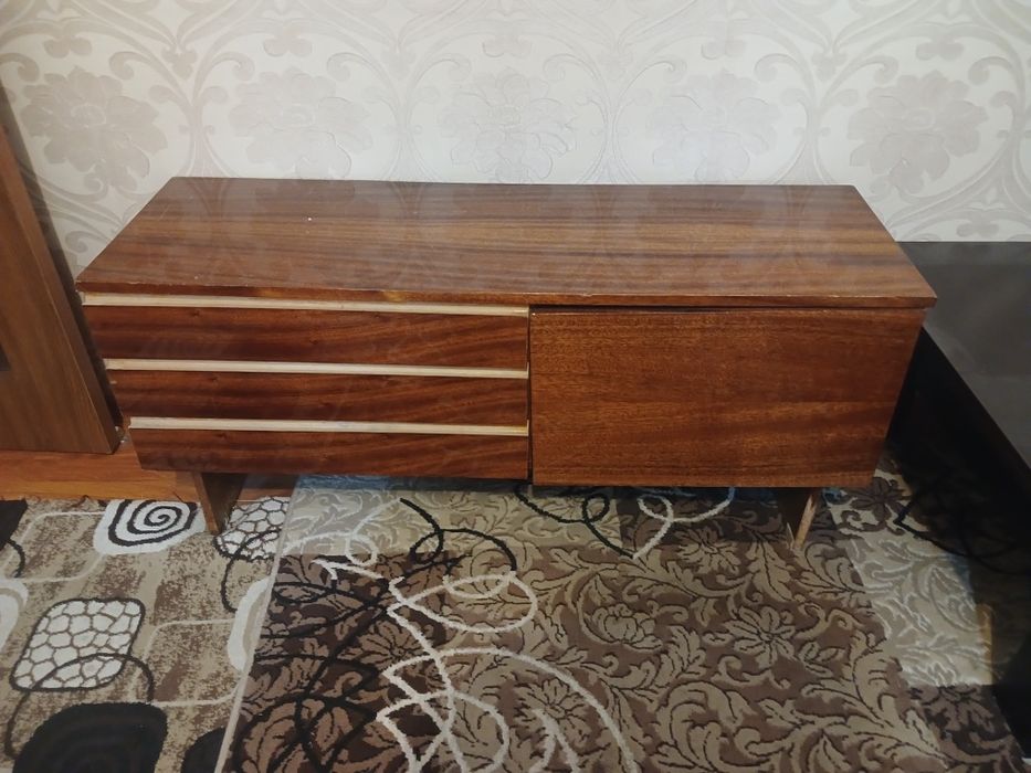 Тримо тумба сотилади