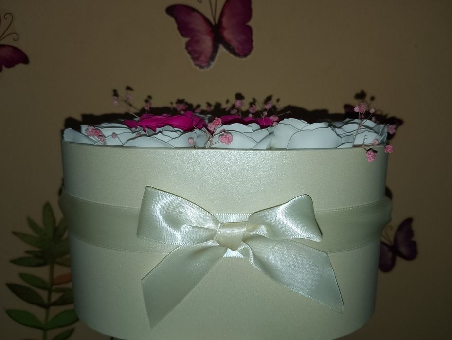 Cutii cu trandafiri de săpun si flori criogenate