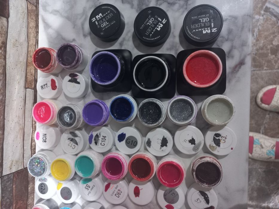 Vând gel  de unghii