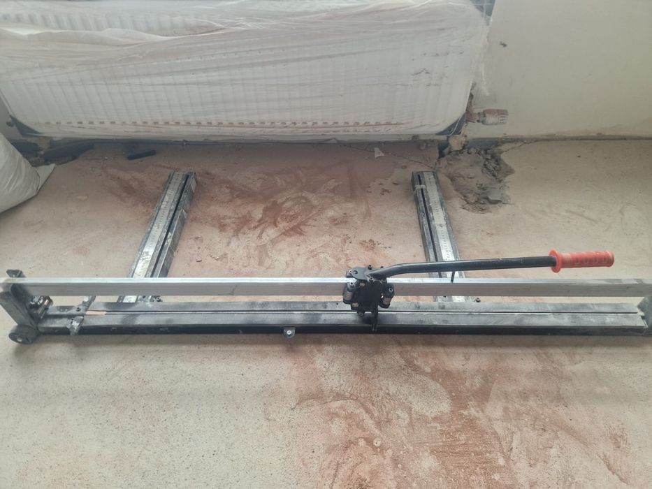 Срочно продаю плиткорез